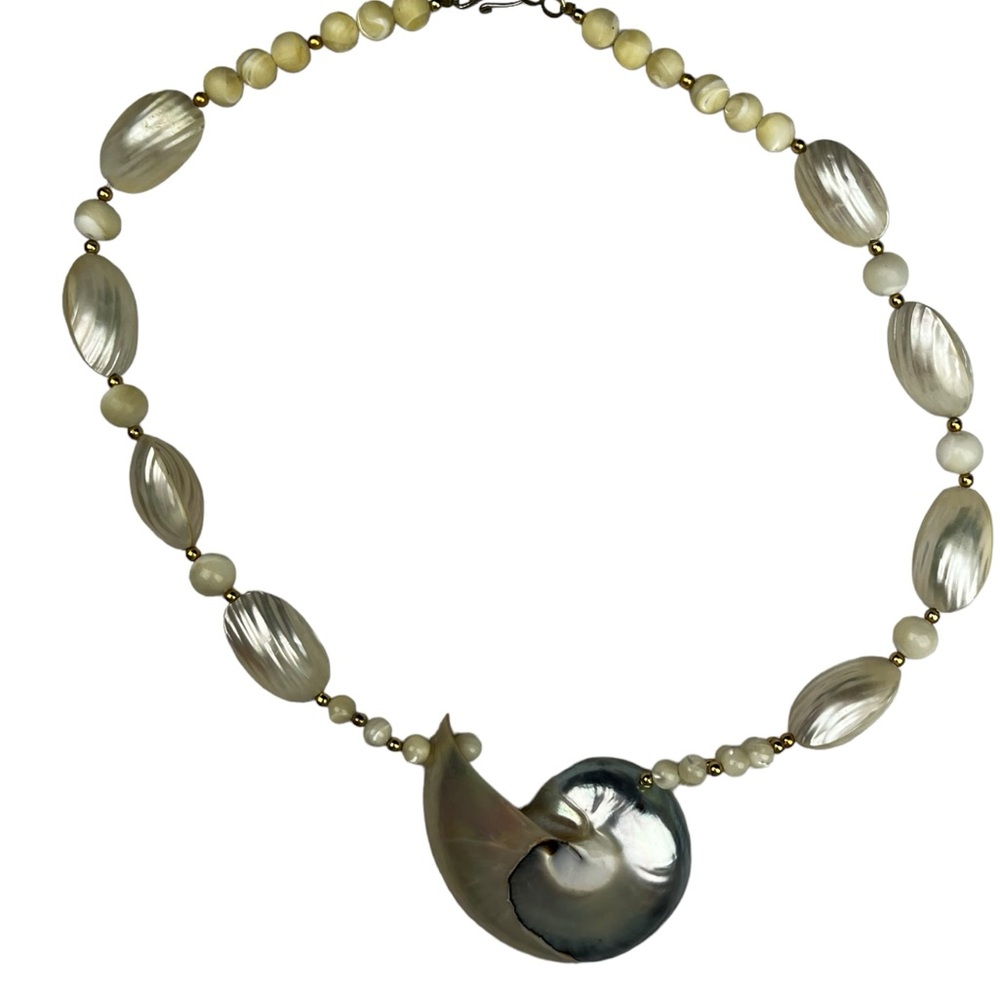 Vintage Nautilus Shell Beaded Pearlized Statement Necklace Iridescent Ursula